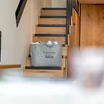 Design-chalet Mit Teilseeblick, Pool, & Restaurant Lochau