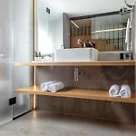 Dağ evi Design-chalet Mit Teilseeblick, Pool, & Restaurant Lochau