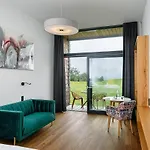 Design-chalet Mit Teilseeblick, Pool, & Restaurant Dağ evi Lochau