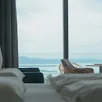 Design-chalet Mit Teilseeblick, Pool, & Restaurant Dağ evi