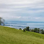 Dağ evi Design-chalet Mit Teilseeblick, Pool, & Restaurant Lochau