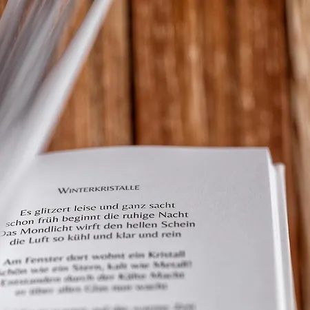 Design-chalet Mit Teilseeblick, Pool, & Restaurant