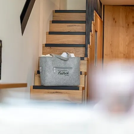 Design-chalet Mit Teilseeblick, Pool, & Restaurant Lochau