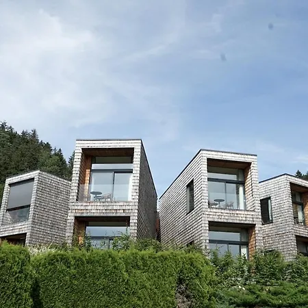 Dağ evi Design-chalet Mit Teilseeblick, Pool, & Restaurant *