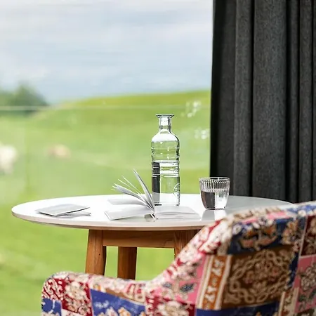 Design-chalet Mit Teilseeblick, Pool, & Restaurant Lochau