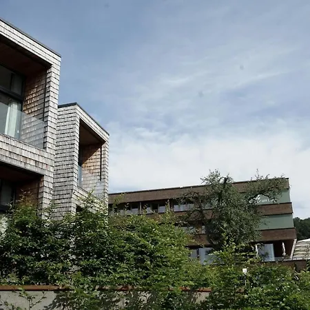 Dağ evi Design-chalet Mit Teilseeblick, Pool, & Restaurant *