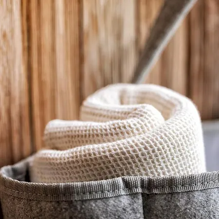 Chalet Design-chalet Mit Teilseeblick, Pool, & Restaurant