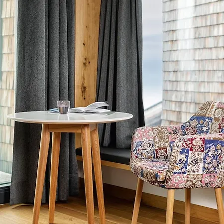 Design-chalet Mit Teilseeblick, Pool, & Restaurant Chalet *