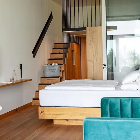 Design-chalet Mit Teilseeblick, Pool, & Restaurant Chalet