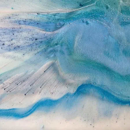 Chalet Design-chalet Mit Teilseeblick, Pool, & Restaurant