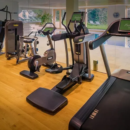 Design-chalet Mit Teilseeblick, Pool, & Restaurant Chalet *