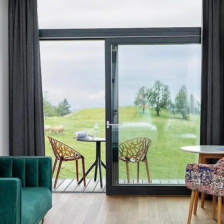 Chalet Design-chalet Mit Teilseeblick, Pool, & Restaurant Lochau
