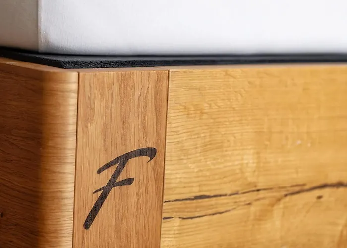 Chalet Design-chalet Mit Teilseeblick, Pool, & Restaurant Lochau