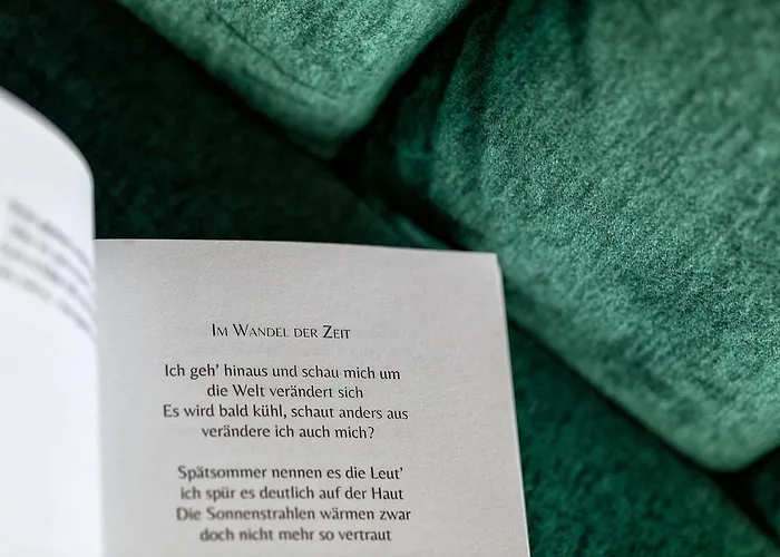 Design-chalet Mit Teilseeblick, Pool, & Restaurant *