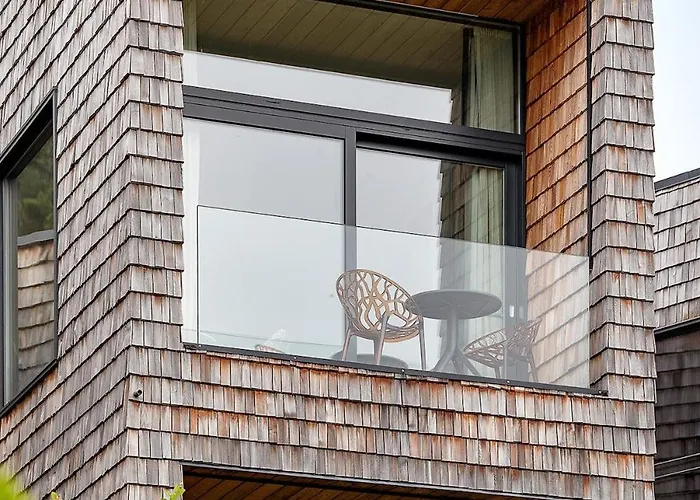 Design-chalet Mit Teilseeblick, Pool, & Restaurant *